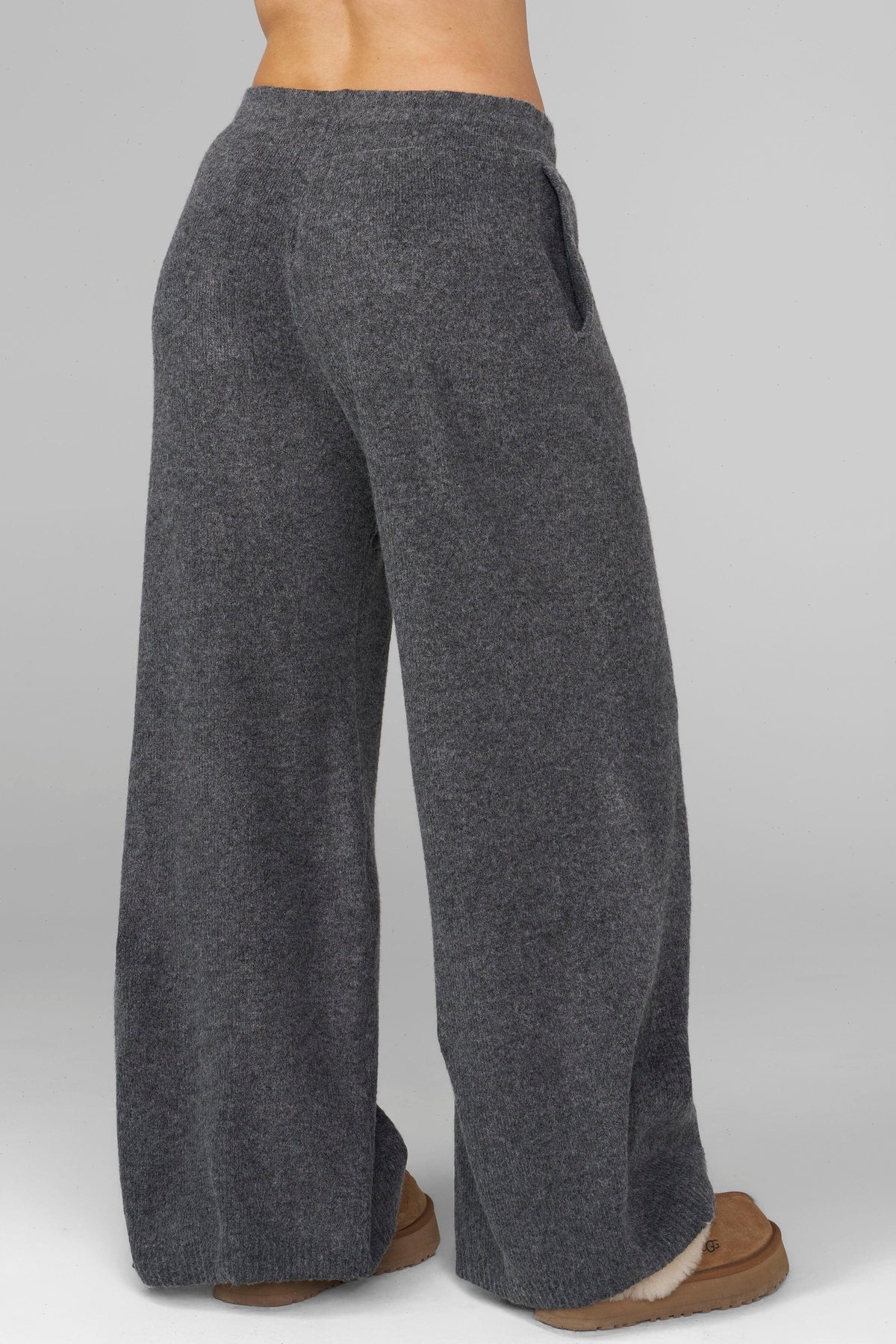 W2207 - Cozy Sweater Pant